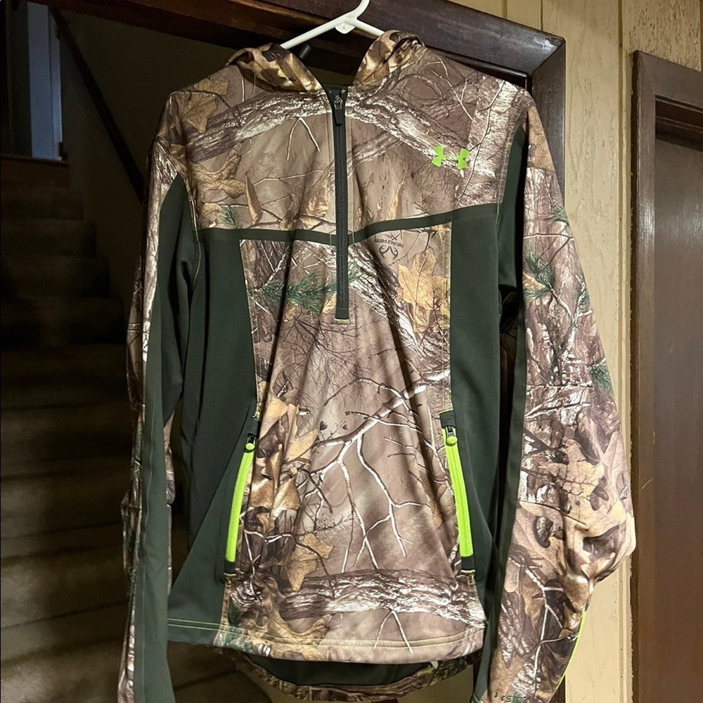 Under armour pull over jacket. Early season. Size medium. Worn a few times.